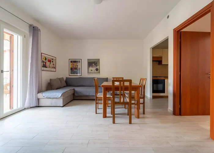 Lido Holiday Home